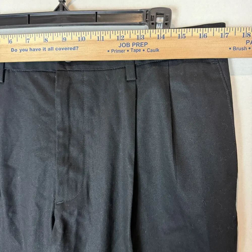 Dockers Signature Khaki Pants Men 32x30 Black Pleated Classic Fit Flex Waistband